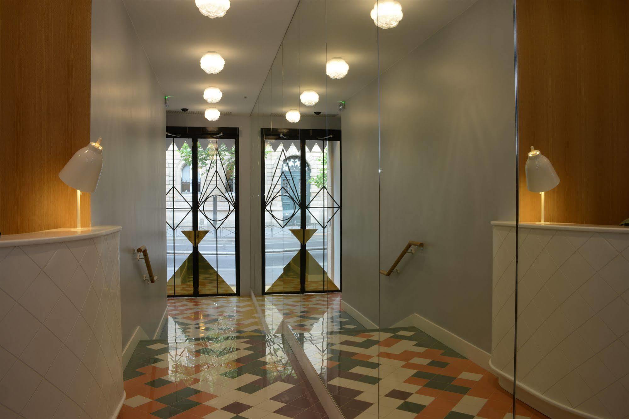 Hotel Le Lapin Blanc Paryż Zewnętrze zdjęcie